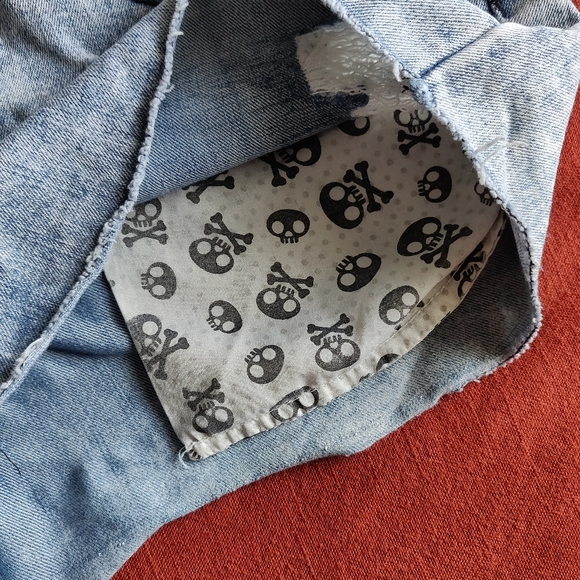 Lovesick Shorts - Picture 2 of 4